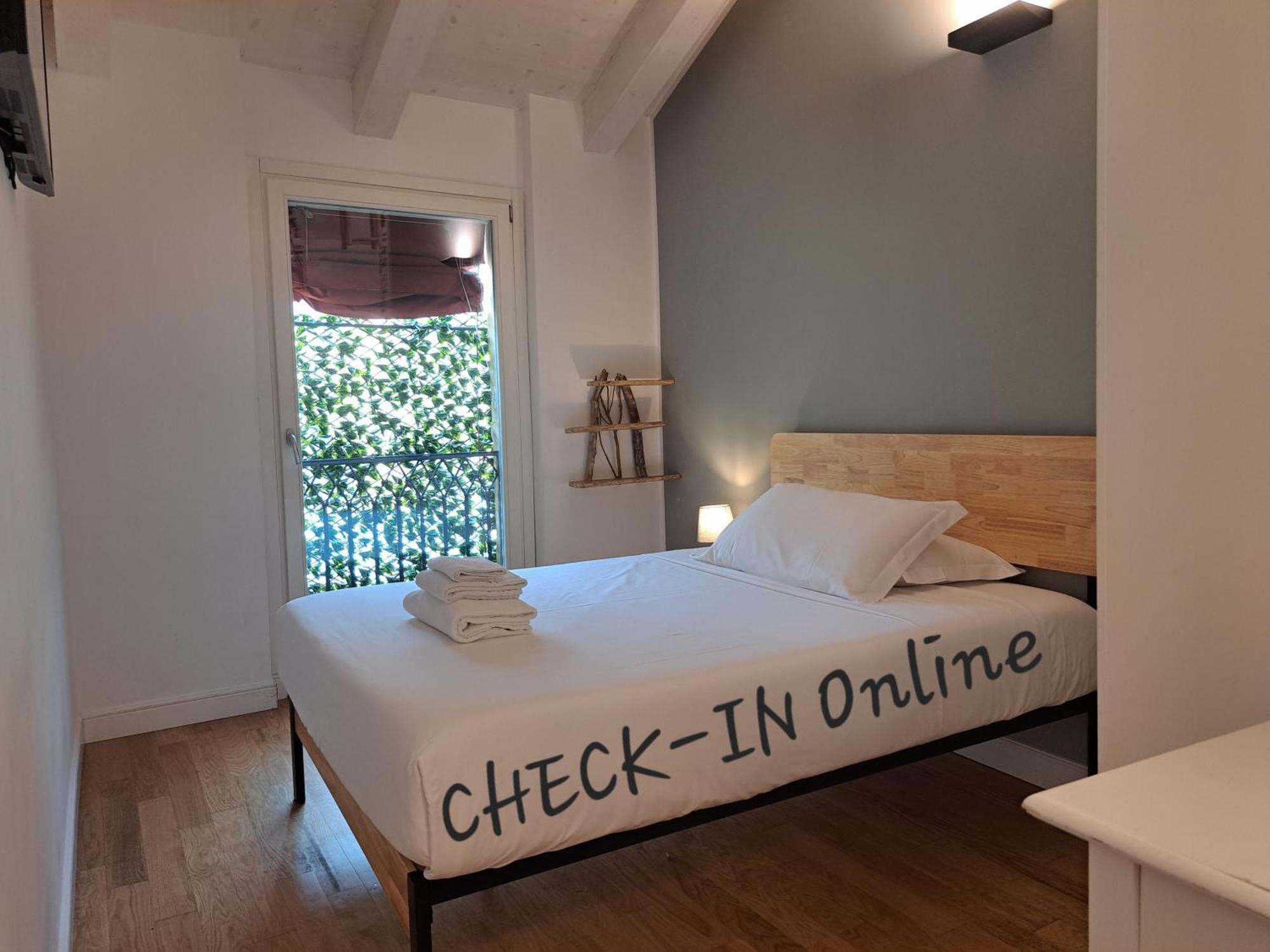 Cosmopolitan Central Rooms Болонья Екстер'єр фото