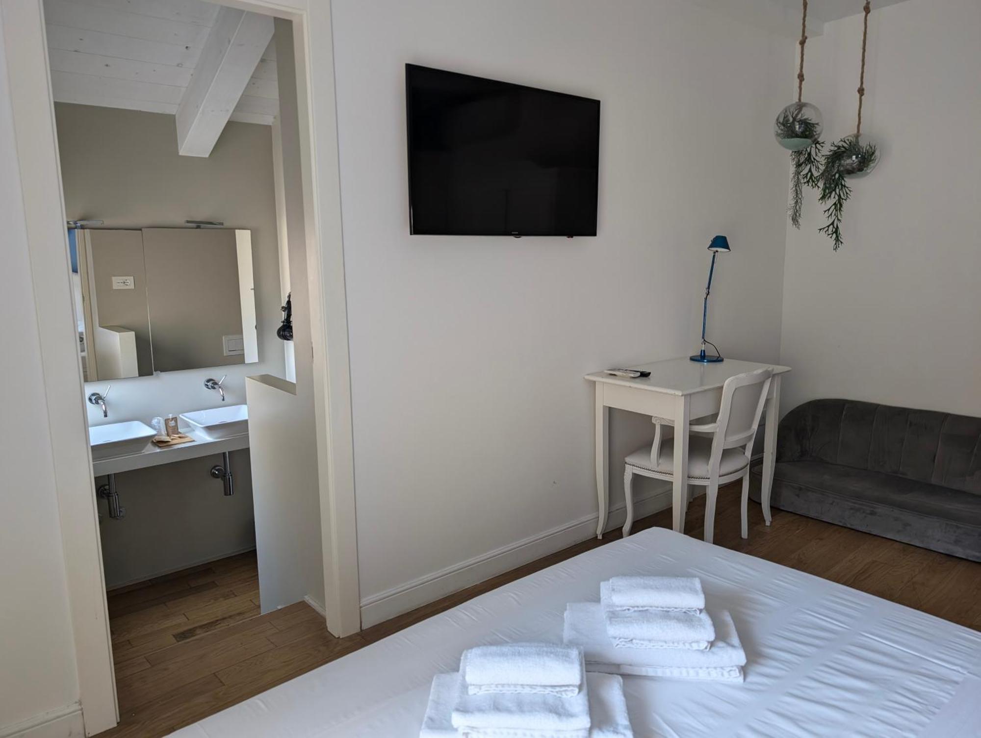 Cosmopolitan Central Rooms Болонья Екстер'єр фото