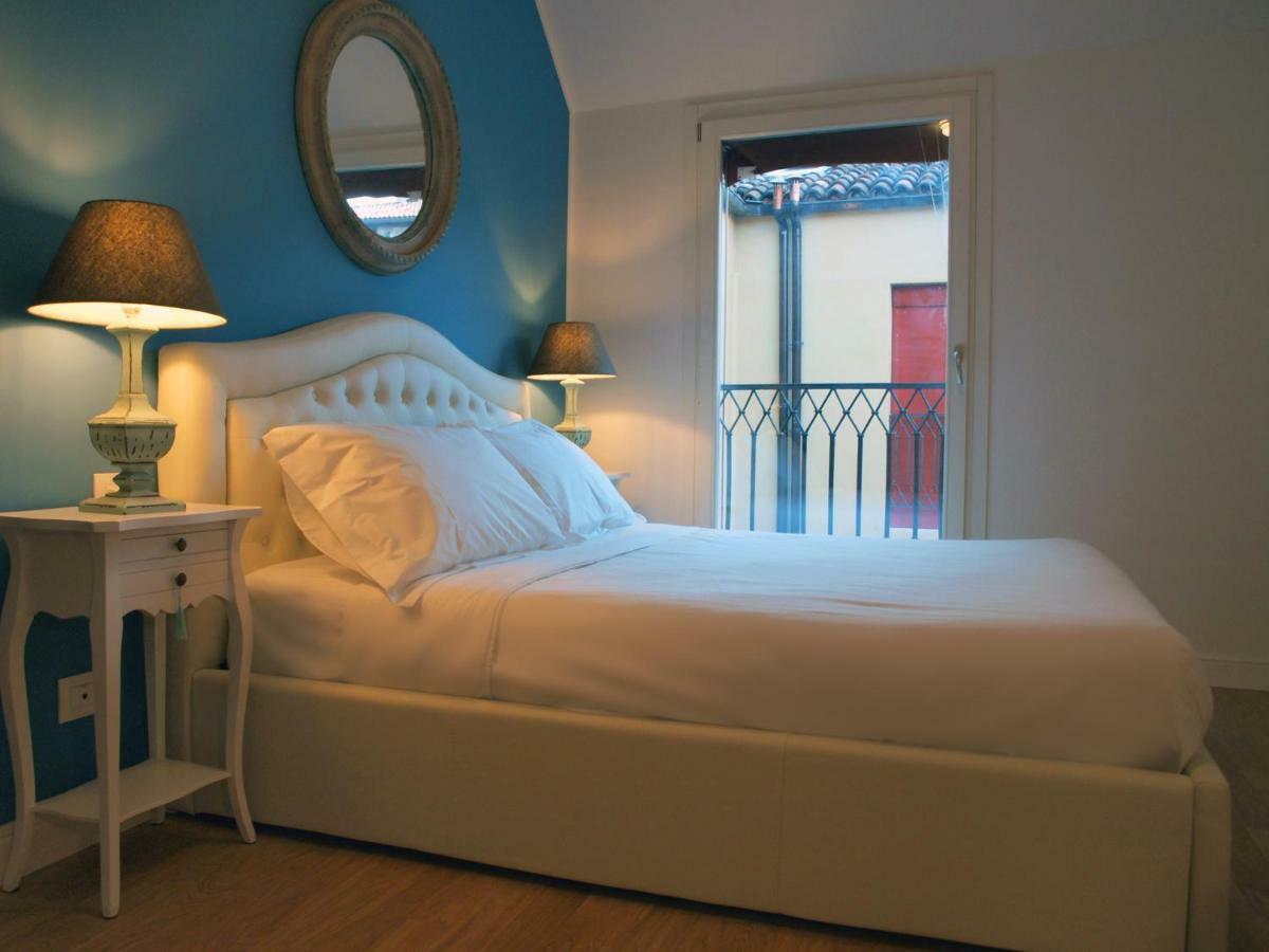 Cosmopolitan Central Rooms Болонья Екстер'єр фото