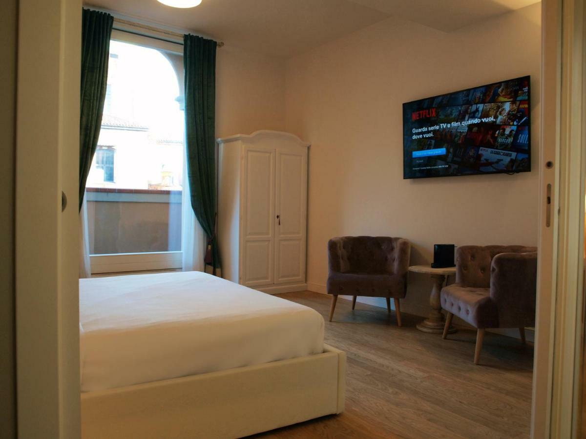 Cosmopolitan Central Rooms Болонья Екстер'єр фото